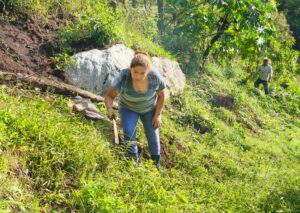 Con faena comunitaria, rehabilitan caminos que conectan a tres municipios de la Sierra de Zongolica 