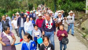 Entregan puente vehicular en Metlac Solano, La Perla